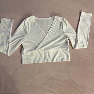 White, long sleeve, Crop top.